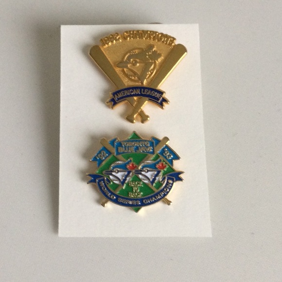 2 Vintage “Blue Jays” Pins - Picture 1 of 2